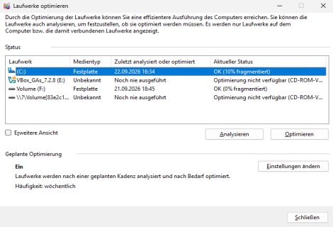 Windows-Funktion Laufwerke optimieren mit Festplatte, aktuellem Status und geplanter wöchentlicher Optimierung